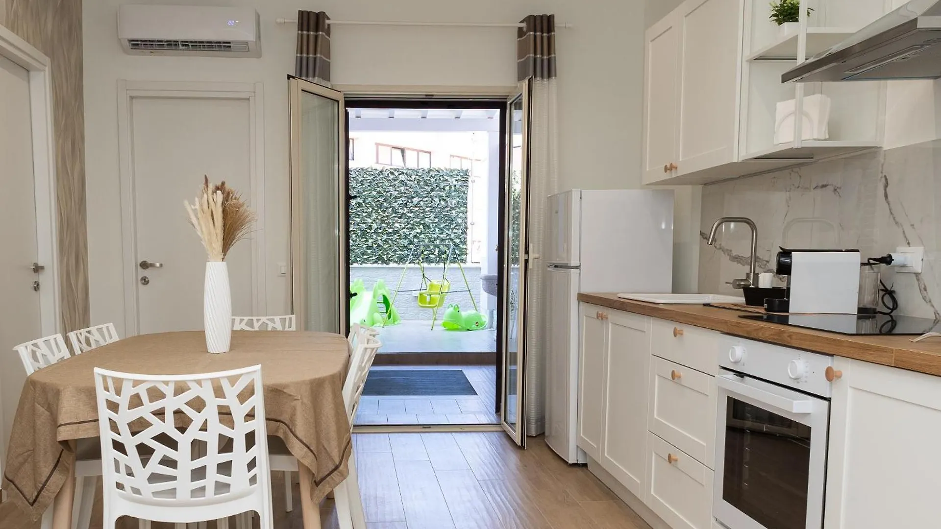 Ludo Holiday House - Charming Con Patio A Due Passi Dalla Cattedrale Palermo Italia