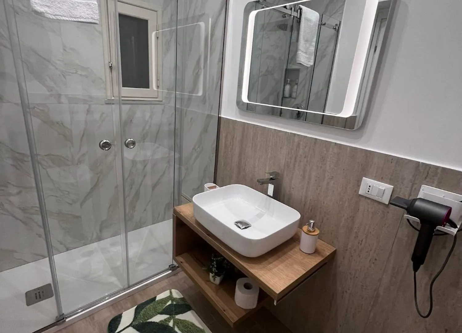 Ludo Holiday House - Charming Con Patio A Due Passi Dalla Cattedrale Palermo 0*,